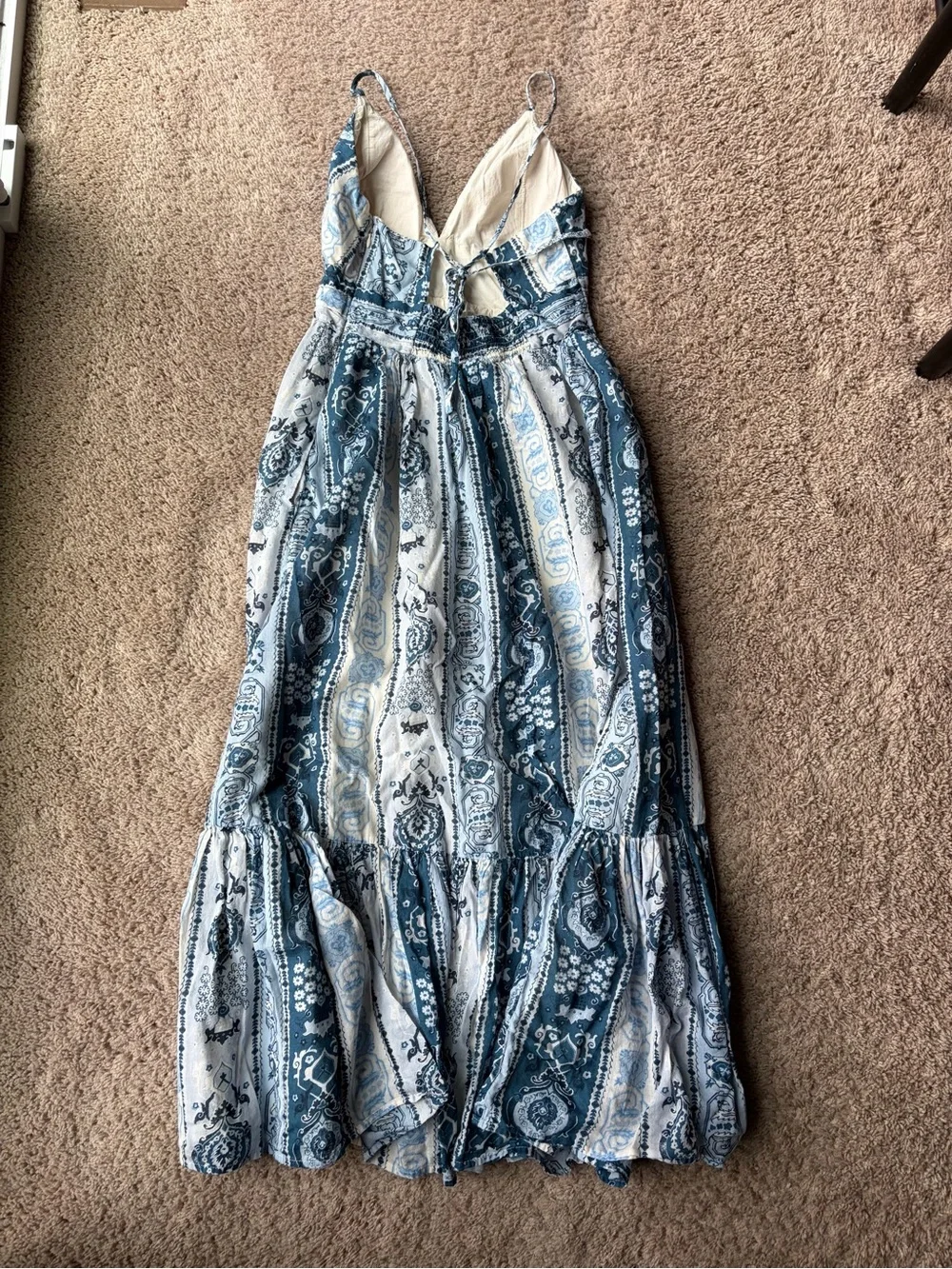Abercrombie & Fitch Bra-Free Flowy Tie-Back Maxi Dress | Blue Pattern | Medium P